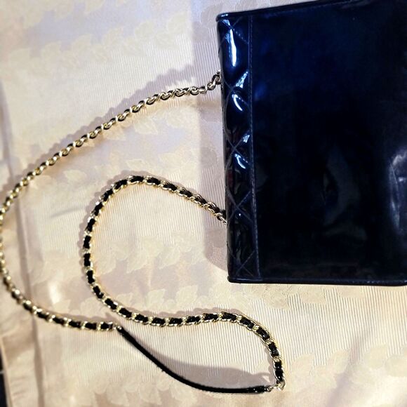 Classic Giani Bernini Handbag Black Patent Leather Gold Chain Shoulder strap NEW - Picture 6 of 16